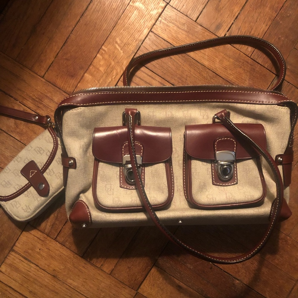 VINTAGE DOONEY & BOURKE SIGNATURE HANDBAG